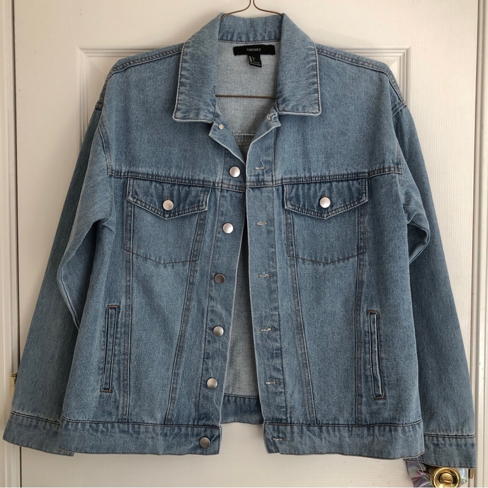 Forever 21 light wash denim jacket size Large
